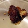 Molleja de pato guisada y caramelizada al vinagre balsámico de Jeréz con caviar de oricios y boletus a la plancha