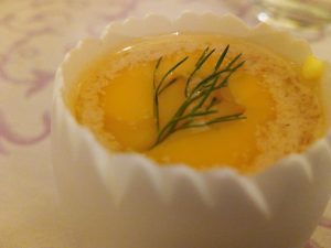 Potito de crema de patata melosa, mousse de foie y huevo escalfado