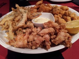 Pescaito frito, calamares, chopitos y cazón