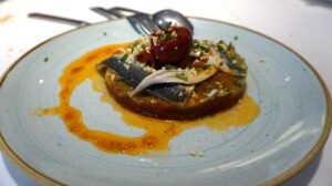 Timbal de sardina, guacamole y tomate confitado