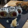 Uramaki de atún rojo, aguacate y pepino