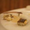Lubina con beurre blanc de sidra y almejas