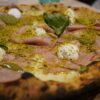Pizza Bologna con mortadela, ricota, pistacho y mozarella