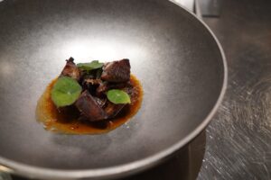 Níscalos con lengua de angus
